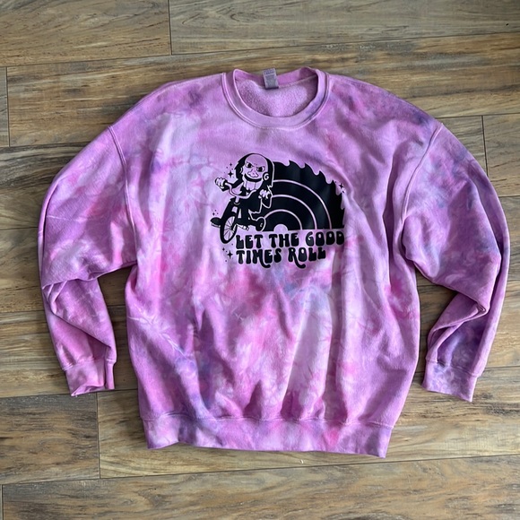 Gildan Tops - Woman’s over-sized sweatshirt